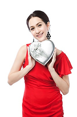 포토 JPG 스튜디오촬영 서양인 외국인 해외기획촬영 여자 행복 2010년태국 커플라이프 포즈 모션 실내 선물 사랑 한명 서기 미소 웃음 들기 사람 이벤트 상반신 20대 성인 선물상자 상자 여자만 여자한명만 성인여자만 청년만 청년여자만 성인한명만 청년여자한명만 성인여자한명만 성인만 국내포토 1 라이프스타일 커플 감정 표정 인종 청년 내부 파일형식 관계 생활