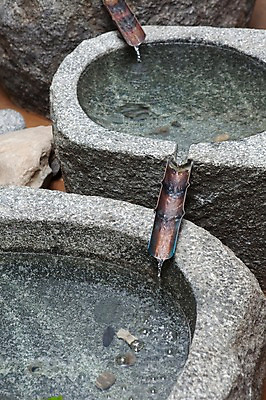 포토 JPG 자동차 사람없음 물 돌_바위 샘 다기 다도 샘물 약수터 국내포토 자연요소 육상교통 예절 파일형식