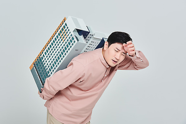 포토 JPG 스튜디오촬영 남자 비즈니스 회색배경 부동산 아파트 주택 실내 한명 서기 들기 상반신 성인 옆모습 30대 경제 한국인 건축모형 무거움 서민 대출 분양 아파트분양 정책 힘듦 성인남자한명만 주택청약 청약 국내포토 1 뷰포인트 백그라운드 컨셉 모션 사람 동양인 내부 건물 장년 금융 모형 회색 재산 무게 국민 남자한명만 성인남자만 파일형식