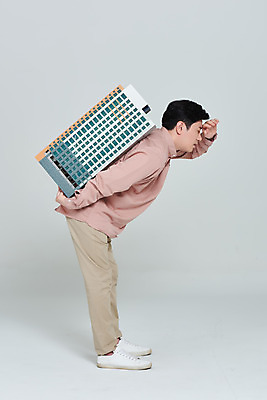 포토 JPG 스튜디오촬영 전신 남자 비즈니스 회색배경 부동산 아파트 주택 실내 한명 서기 성인 옆모습 30대 경제 한국인 건축모형 무거움 서민 대출 분양 아파트분양 정책 힘듦 성인남자한명만 주택청약 청약 국내포토 1 뷰포인트 백그라운드 컨셉 모션 사람 동양인 내부 건물 장년 금융 모형 회색 재산 무게 국민 남자한명만 성인남자만 파일형식