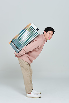 포토 JPG 스튜디오촬영 전신 남자 비즈니스 회색배경 부동산 아파트 주택 실내 한명 서기 성인 옆모습 30대 경제 한국인 건축모형 무거움 서민 대출 분양 아파트분양 정책 힘듦 성인남자한명만 주택청약 청약 국내포토 1 뷰포인트 백그라운드 컨셉 모션 사람 동양인 내부 건물 장년 금융 모형 회색 재산 무게 국민 남자한명만 성인남자만 파일형식