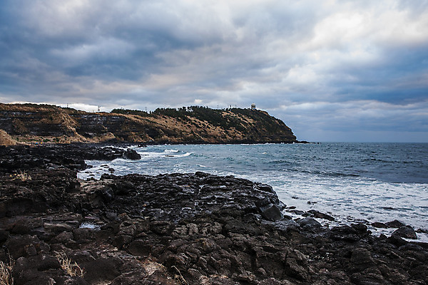 포토 JPG 주간 바다 섬 여행 자연 한국 풍경 사람없음 야외 관광지 제주도 암석 국내여행 현무암 국내포토 자연요소 아시아 돌_바위 생태계 화산암 파일형식