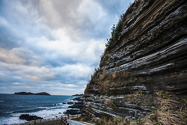 포토 JPG 주간 바다 섬 여행 자연 한국 풍경 사람없음 야외 관광지 제주도 암석 국내여행 현무암 국내포토 자연요소 아시아 돌_바위 생태계 화산암 파일형식