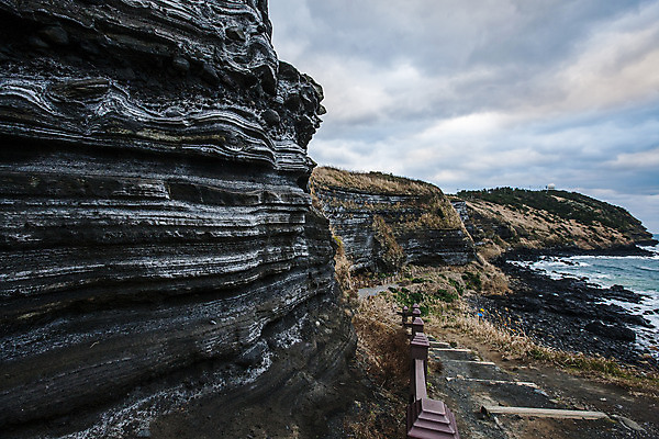 포토 JPG 주간 바다 섬 여행 자연 한국 풍경 사람없음 야외 관광지 제주도 암석 국내여행 현무암 국내포토 자연요소 아시아 돌_바위 생태계 화산암 파일형식