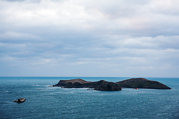 포토 JPG 주간 바다 섬 여행 자연 한국 풍경 사람없음 야외 관광지 제주도 암석 국내여행 현무암 국내포토 자연요소 아시아 돌_바위 생태계 화산암 파일형식
