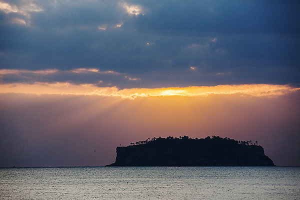 포토 JPG 주간 바다 섬 여행 자연 한국 풍경 사람없음 야외 관광지 제주도 노을 일몰 암석 국내여행 국내포토 자연요소 아시아 돌_바위 생태계 파일형식