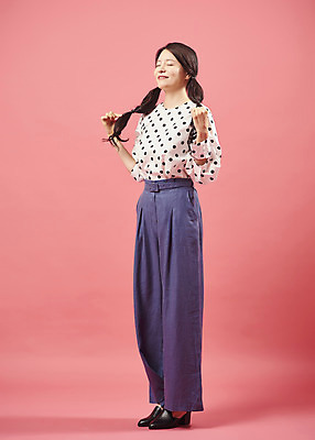 포토 JPG 스튜디오촬영 전신 여자 실내 한명 서기 미소 20대 성인 옆모습 유행 귀여움 눈감음 한국인 즐거움 복고 성인여자한명만 코랄 국내포토 1 감정 뷰포인트 컬러 컨셉 모션 표정 사람 동양인 청년 내부 여자한명만 성인여자만 파일형식