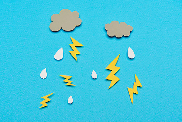 포토 JPG 스튜디오촬영 구름 종이 날씨 실내 사람없음 여름 하이앵글 환경 비 번개 빗방울 파란배경 장마 플랫레이 국내포토 자연요소 계절 뷰포인트 백그라운드 내부 파란색 비_날씨 플랫 파일형식