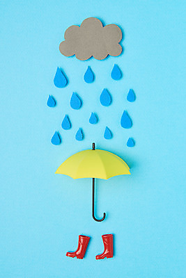 포토 JPG 스튜디오촬영 구름 종이 우산 날씨 실내 장화 사람없음 여름 하이앵글 환경 미니어처 비 파란배경 장마 플랫레이 국내포토 자연요소 계절 뷰포인트 백그라운드 신발 내부 파란색 모형 비_날씨 플랫 파일형식