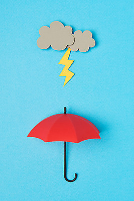 포토 JPG 스튜디오촬영 구름 우산 날씨 실내 사람없음 여름 하이앵글 환경 미니어처 비 번개 파란배경 장마 플랫레이 국내포토 자연요소 계절 뷰포인트 백그라운드 내부 파란색 모형 비_날씨 플랫 파일형식