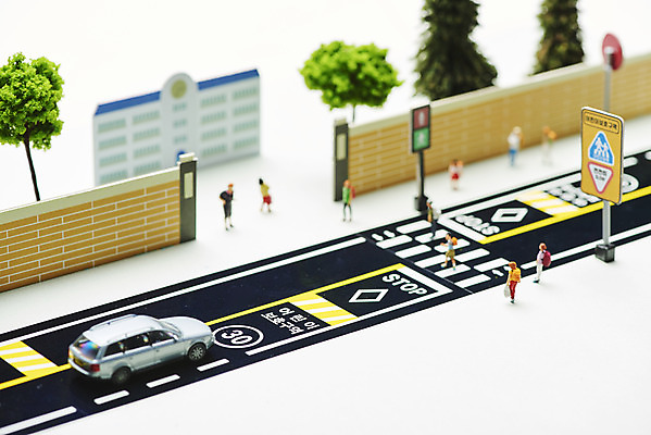 포토 JPG 스튜디오촬영 학생 도로 자동차 실내 사람없음 미니어처 속도제한 스쿨존 안전속도 어린이보호 어린이보호구역 법률개정 국내포토 길 육상교통 교통시설 내부 모형 금지 보호구역 파일형식 개정