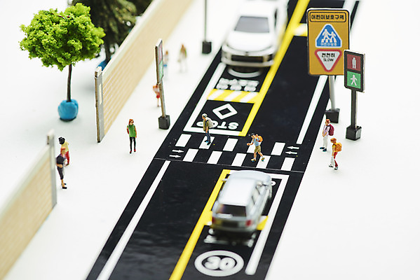 포토 JPG 스튜디오촬영 학생 도로 자동차 실내 사람없음 미니어처 속도제한 스쿨존 안전속도 어린이보호 어린이보호구역 법률개정 국내포토 길 육상교통 교통시설 내부 모형 금지 보호구역 파일형식 개정