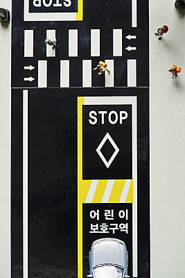 포토 JPG 스튜디오촬영 학생 도로 자동차 실내 사람없음 하이앵글 미니어처 속도제한 스쿨존 안전속도 어린이보호 어린이보호구역 법률개정 국내포토 길 육상교통 뷰포인트 교통시설 내부 모형 금지 보호구역 파일형식 개정