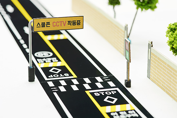 포토 JPG 스튜디오촬영 학생 도로 자동차 실내 사람없음 미니어처 속도제한 스쿨존 안전속도 어린이보호 어린이보호구역 법률개정 국내포토 길 육상교통 교통시설 내부 모형 금지 보호구역 파일형식 개정