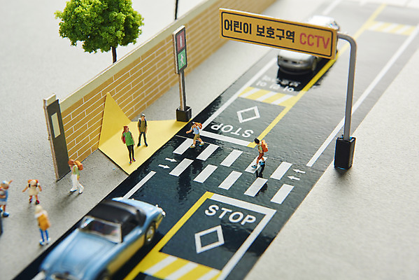 포토 JPG 스튜디오촬영 학생 도로 자동차 실내 사람없음 미니어처 속도제한 스쿨존 안전속도 어린이보호 어린이보호구역 법률개정 국내포토 길 육상교통 교통시설 내부 모형 금지 보호구역 파일형식 개정