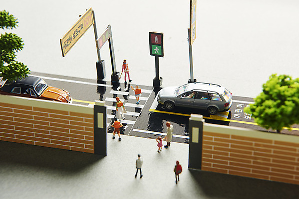 포토 JPG 스튜디오촬영 학생 도로 자동차 실내 사람없음 미니어처 속도제한 스쿨존 안전속도 어린이보호 어린이보호구역 법률개정 국내포토 길 육상교통 교통시설 내부 모형 금지 보호구역 파일형식 개정