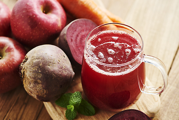 포토 JPG 스튜디오촬영 음료 음식 다이어트 과일 잔 실내 건강 사람없음 건강관리 주스 당근 사과 비트 디톡스 갈색배경 나무배경 내장지방 abc주스 국내포토 식기 백그라운드 채소 뿌리채소 관리 내부 갈색 지방_기름 파일형식 해독주스