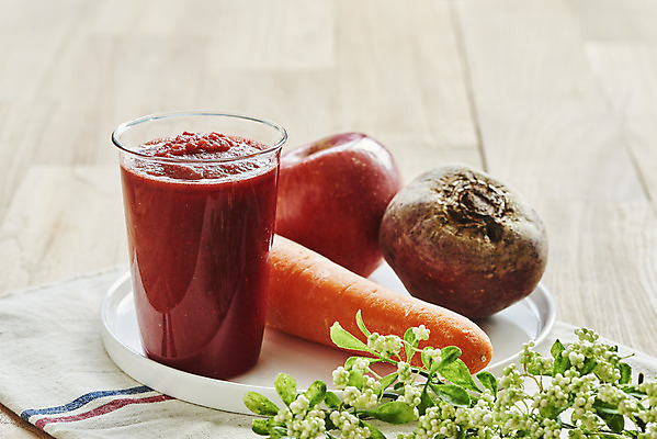 포토 JPG 스튜디오촬영 음료 음식 다이어트 과일 잔 실내 건강 사람없음 건강관리 주스 당근 사과 비트 디톡스 갈색배경 나무배경 내장지방 abc주스 국내포토 식기 백그라운드 채소 뿌리채소 관리 내부 갈색 지방_기름 파일형식 해독주스