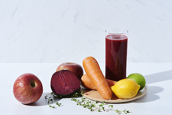 포토 JPG 스튜디오촬영 음료 음식 다이어트 과일 잔 실내 건강 사람없음 건강관리 주스 당근 사과 흰배경 비트 디톡스 내장지방 abc주스 국내포토 식기 백그라운드 채소 뿌리채소 관리 내부 흰색 지방_기름 파일형식 해독주스