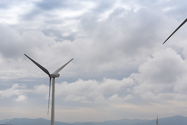 포토 JPG 주간 구름 여유 여행 자연 하늘 한국 풍경 사람없음 야외 가을 풍력에너지 강원도 흐림 국내여행 국내포토 자연요소 계절 감정 아시아 날씨 그린에너지 생태계 파일형식