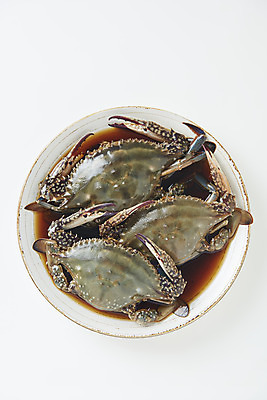 포토 JPG 스튜디오촬영 그릇 접시 음식 실내 사람없음 하이앵글 게 흰배경 기호식품 게장 간장게장 플랫레이 국내포토 식기 한식 뷰포인트 백그라운드 갑각류 내부 흰색 플랫 게요리 파일형식