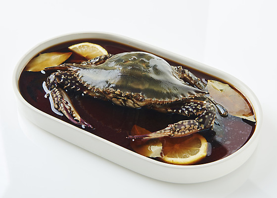 포토 JPG 스튜디오촬영 그릇 접시 음식 실내 사람없음 게 흰배경 기호식품 게장 간장게장 국내포토 식기 한식 백그라운드 갑각류 내부 흰색 게요리 파일형식