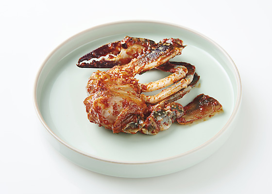 포토 JPG 스튜디오촬영 그릇 접시 음식 실내 사람없음 게 흰배경 기호식품 게장 양념게장 국내포토 식기 한식 백그라운드 갑각류 내부 흰색 게요리 파일형식