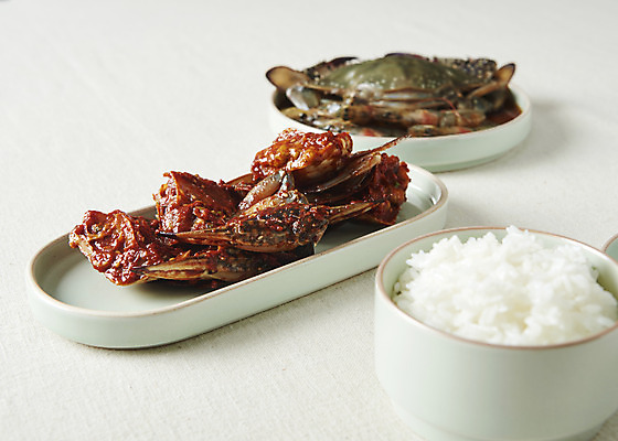 포토 JPG 스튜디오촬영 그릇 접시 음식 실내 사람없음 게 흰배경 기호식품 게장 간장게장 공기밥 양념게장 국내포토 식기 한식 백그라운드 밥 갑각류 내부 흰색 게요리 파일형식