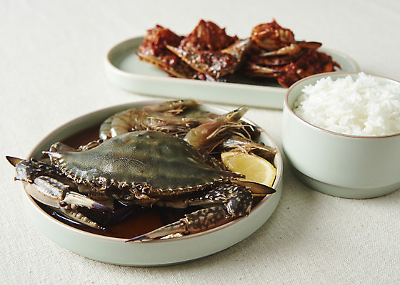 포토 JPG 스튜디오촬영 그릇 접시 음식 실내 사람없음 게 흰배경 기호식품 게장 간장게장 공기밥 양념게장 국내포토 식기 한식 백그라운드 밥 갑각류 내부 흰색 게요리 파일형식