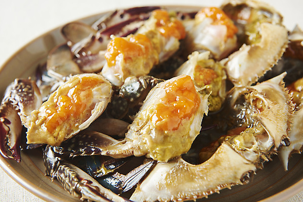 포토 JPG 스튜디오촬영 그릇 접시 음식 실내 근접촬영 사람없음 게 흰배경 기호식품 게장 간장게장 국내포토 식기 한식 뷰포인트 백그라운드 갑각류 내부 흰색 게요리 파일형식