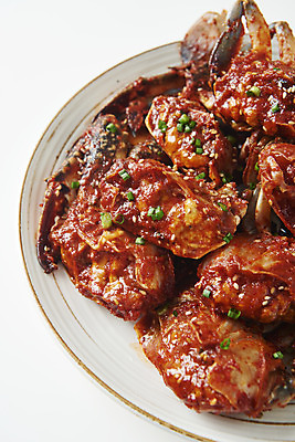 포토 JPG 스튜디오촬영 그릇 접시 음식 실내 근접촬영 사람없음 게 흰배경 기호식품 게장 양념게장 국내포토 식기 한식 뷰포인트 백그라운드 갑각류 내부 흰색 게요리 파일형식