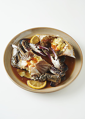 포토 JPG 스튜디오촬영 그릇 접시 음식 실내 사람없음 게 흰배경 기호식품 게장 간장게장 국내포토 식기 한식 백그라운드 갑각류 내부 흰색 게요리 파일형식