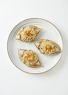 포토 JPG 스튜디오촬영 그릇 접시 음식 실내 사람없음 하이앵글 게 껍질 흰배경 비빔밥 기호식품 게장 간장게장 플랫레이 게딱지 국내포토 식기 한식 뷰포인트 백그라운드 갑각류 내부 흰색 플랫 게요리 파일형식