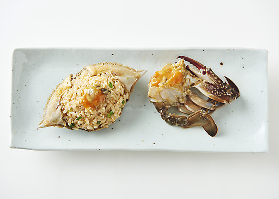 포토 JPG 스튜디오촬영 그릇 접시 음식 실내 사람없음 게 껍질 흰배경 비빔밥 기호식품 게장 간장게장 게딱지 국내포토 식기 한식 백그라운드 갑각류 내부 흰색 게요리 파일형식