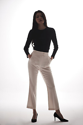 포토 JPG 스튜디오촬영 전신 여자 패션 회색배경 실내 한명 서기 20대 성인 앞모습 한국인 주머니손 감성 프로필 성인여자한명만 저채도 국내포토 1 뷰포인트 컬러 백그라운드 컨셉 모션 사람 동양인 청년 내부 회색 여자한명만 성인여자만 파일형식