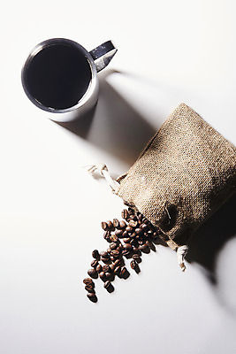 포토 JPG 스튜디오촬영 커피 실내 사람없음 컵 하이앵글 한개 자연보호 재활용 원두 오브젝트 흰배경 스테인레스 플랫레이 다회용품 국내포토 1 식기 음료 뷰포인트 백그라운드 자연 내부 흰색 플랫 보호 친환경 재활용품 파일형식