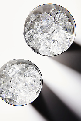 포토 JPG 스튜디오촬영 실내 사람없음 컵 하이앵글 자연보호 얼음 재활용 두개 오브젝트 흰배경 스테인레스 플랫레이 다회용품 국내포토 자연요소 식기 뷰포인트 백그라운드 2 자연 내부 흰색 플랫 보호 친환경 재활용품 파일형식