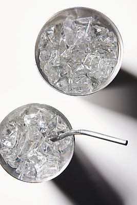 포토 JPG 스튜디오촬영 실내 빨대 사람없음 컵 자연보호 얼음 재활용 두개 오브젝트 흰배경 스테인레스 스테인레스빨대 다회용품 국내포토 자연요소 식기 백그라운드 2 자연 내부 흰색 보호 친환경 재활용품 파일형식