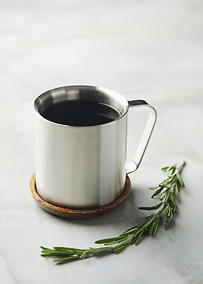 포토 JPG 스튜디오촬영 커피 실내 사람없음 컵 한개 자연보호 재활용 오브젝트 흰배경 로즈메리 스테인레스 코스터 다회용품 국내포토 1 식기 음료 백그라운드 자연 내부 흰색 보호 허브 컵받침 친환경 재활용품 파일형식