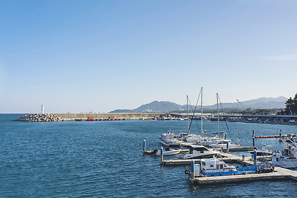 포토 JPG 주간 교통수단 바다 여행 겨울 요트 사람없음 야외 항구 강원도 강릉 선박 강릉항 국내포토 자연요소 계절 교통 수상교통 배_교통 교통시설 한국 파일형식