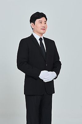 포토 JPG 스튜디오촬영 남자 장갑 회색배경 실내 한명 상반신 성인 옆모습 30대 한국인 애도 손모으기 장례 성인남자한명만 상조 국내포토 1 잡화 뷰포인트 백그라운드 사람 동양인 손짓 내부 장년 회색 남자한명만 성인남자만 파일형식