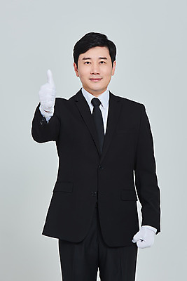 포토 JPG 스튜디오촬영 남자 장갑 회색배경 실내 한명 상반신 성인 앞모습 30대 한국인 엄지손가락 최고 애도 장례 성인남자한명만 상조 국내포토 1 잡화 뷰포인트 백그라운드 손가락 사람 동양인 내부 장년 회색 남자한명만 성인남자만 파일형식