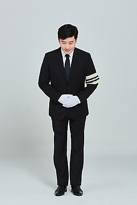 포토 JPG 스튜디오촬영 전신 남자 장갑 회색배경 실내 한명 서기 성인 앞모습 30대 한국인 애도 손모으기 장례 상주 완장 성인남자한명만 상조 국내포토 1 잡화 뷰포인트 백그라운드 모션 사람 동양인 손짓 내부 장년 회색 남자한명만 성인남자만 파일형식