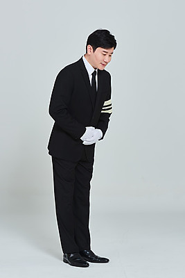 포토 JPG 스튜디오촬영 전신 남자 장갑 회색배경 실내 한명 서기 성인 옆모습 30대 한국인 인사 애도 손모으기 장례 상주 완장 성인남자한명만 상조 국내포토 1 잡화 뷰포인트 백그라운드 모션 사람 동양인 손짓 내부 장년 회색 예절 남자한명만 성인남자만 파일형식