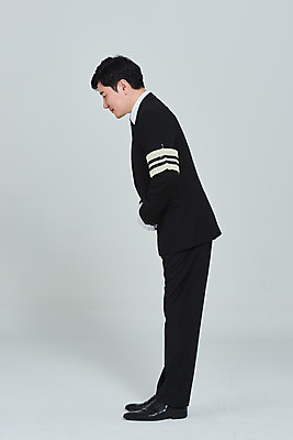 포토 JPG 스튜디오촬영 전신 남자 장갑 회색배경 실내 한명 서기 성인 옆모습 30대 한국인 인사 애도 손모으기 장례 상주 완장 성인남자한명만 상조 국내포토 1 잡화 뷰포인트 백그라운드 모션 사람 동양인 손짓 내부 장년 회색 예절 남자한명만 성인남자만 파일형식