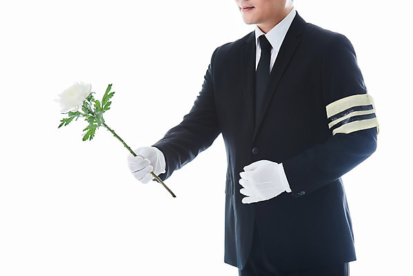 포토 JPG 스튜디오촬영 남자 꽃 장갑 국화 실내 한명 들기 상반신 성인 옆모습 30대 한국인 흰배경 애도 장례 상주 완장 성인남자한명만 상조 국내포토 식물 1 잡화 뷰포인트 백그라운드 모션 사람 동양인 내부 장년 흰색 남자한명만 성인남자만 파일형식