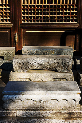 포토 JPG 주간 전통 한옥 풍경 사람없음 야외 관광지 햇빛 여행지도 경기도 국내여행 디딤돌 국내포토 자연요소 한국전통 여행 고건축 지도 한국 태양 돌_바위 파일형식