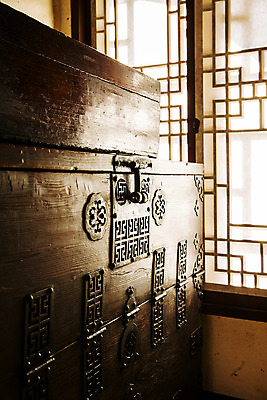 포토 JPG 주간 전통 한옥 풍경 사람없음 야외 관광지 햇빛 여행지도 고가구 경기도 국내여행 문갑 국내포토 자연요소 한국전통 여행 가구 고건축 지도 한국 태양 파일형식