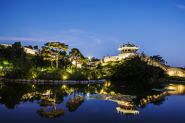 포토 JPG 야경 한국 사람없음 야외 관광지 문화재 성 성벽 여행지도 경기도 국내여행 수원 장안문 수원화성 국내포토 건축물 아시아 여행 지도 한국건축 야간 랜드마크 파일형식 풍경_경치