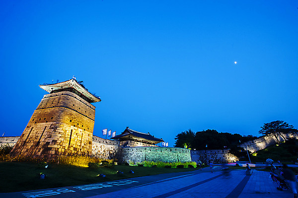 포토 JPG 야경 한국 사람없음 야외 관광지 문화재 성 성벽 여행지도 경기도 국내여행 수원 장안문 수원화성 국내포토 건축물 아시아 여행 지도 한국건축 야간 랜드마크 파일형식 풍경_경치